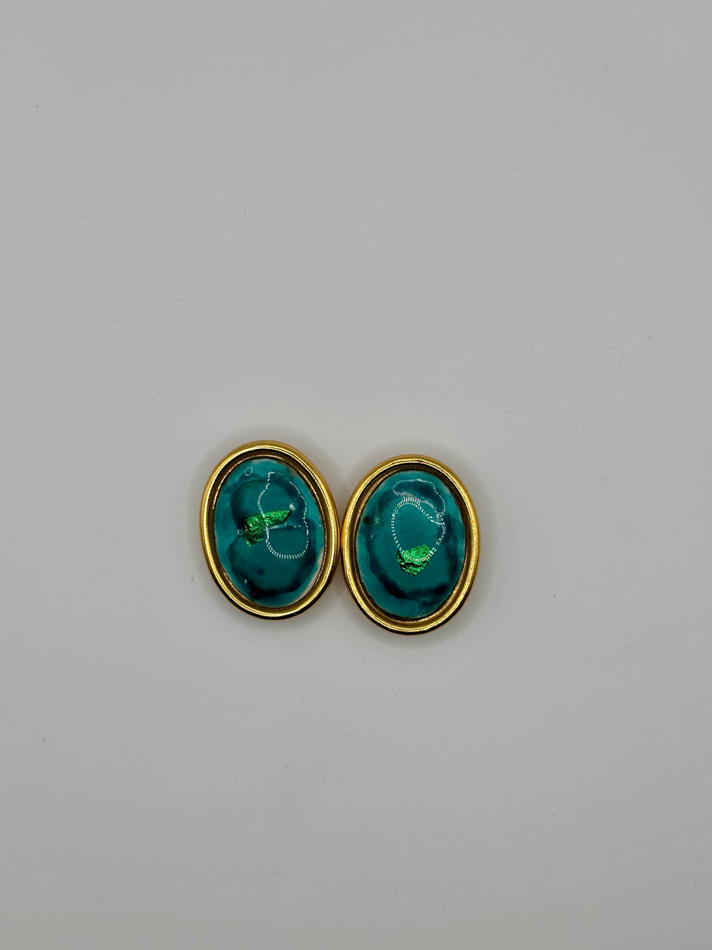 Le clip oval doré