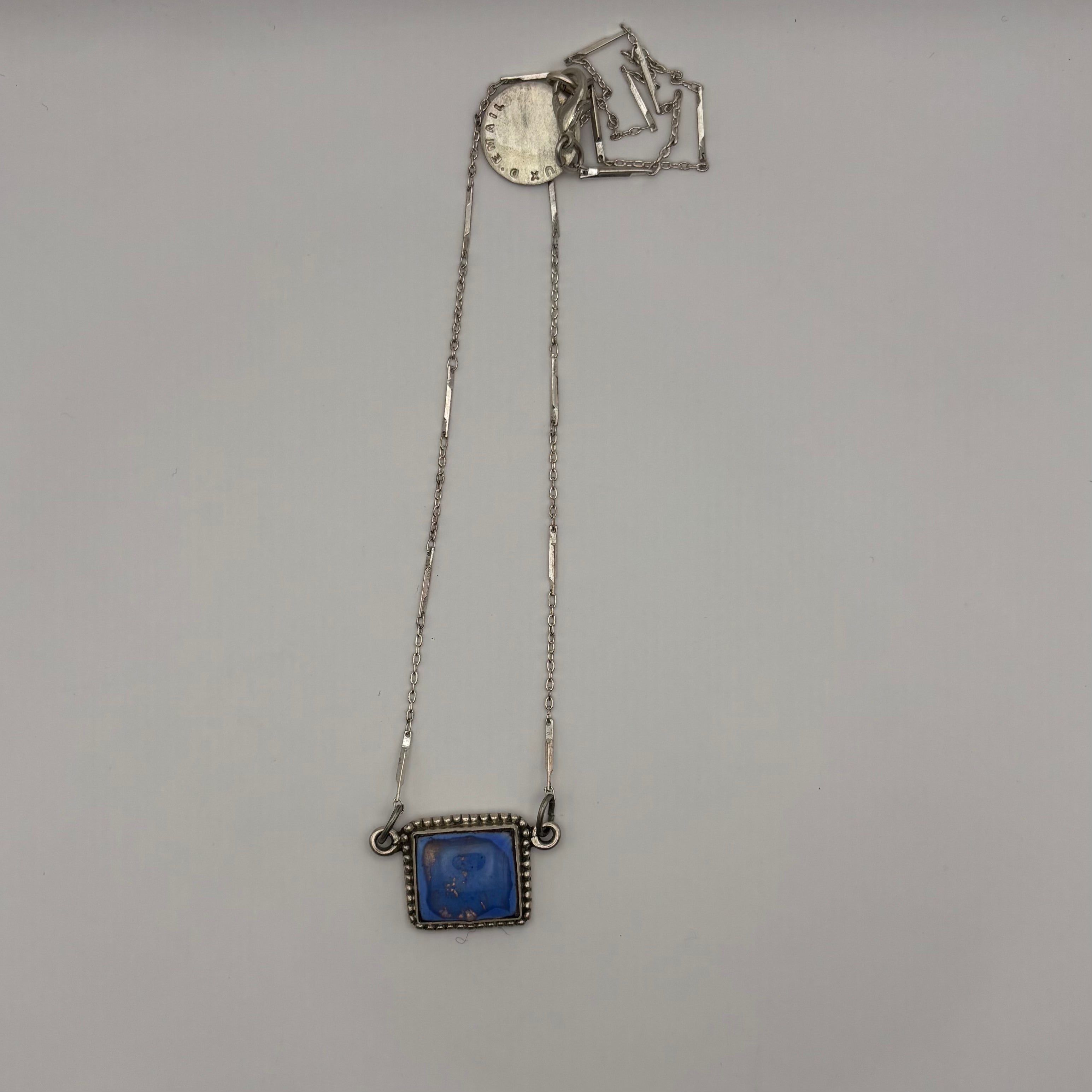 Le carré d'émail et d'argent