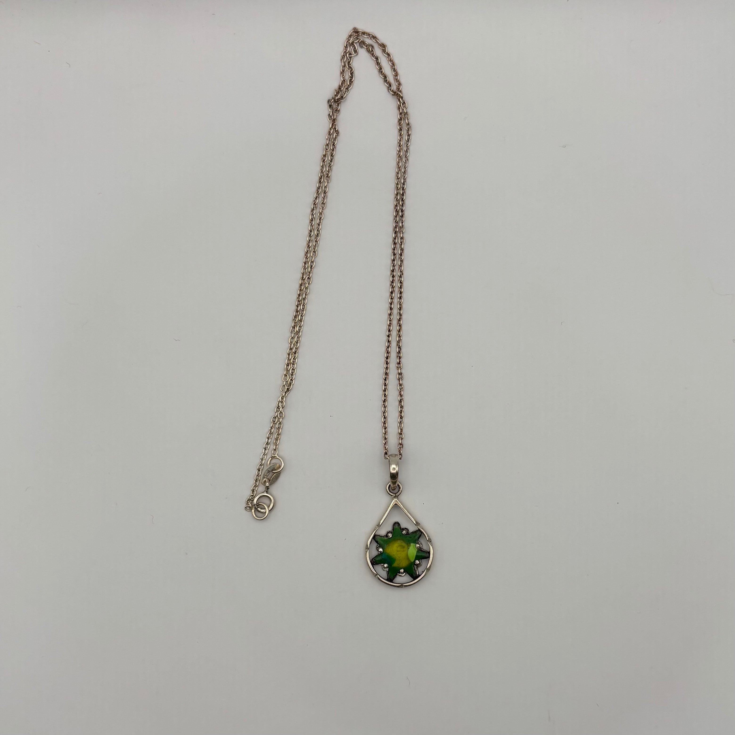 Le pendentif étoilé