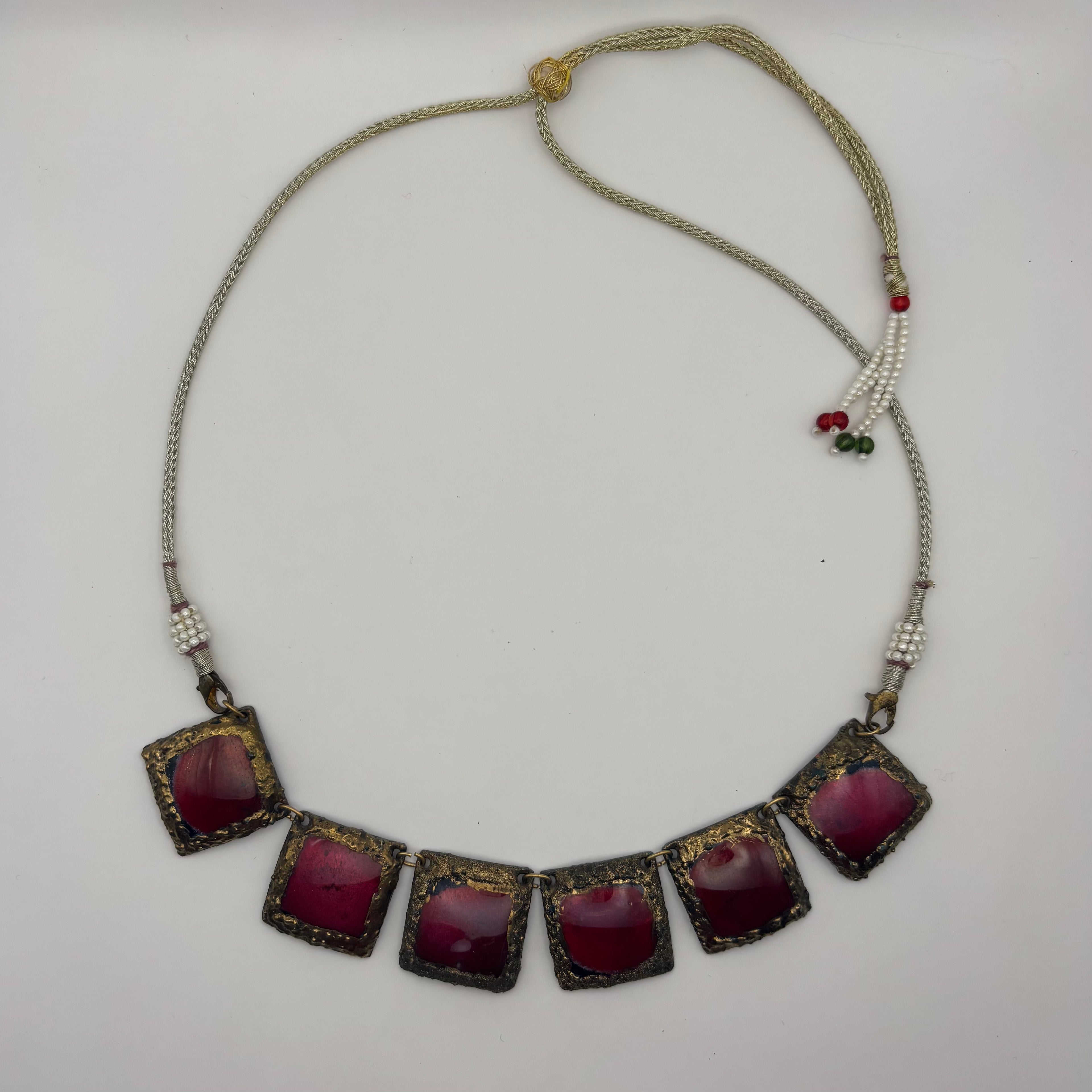 Le grand carré rubis et doré