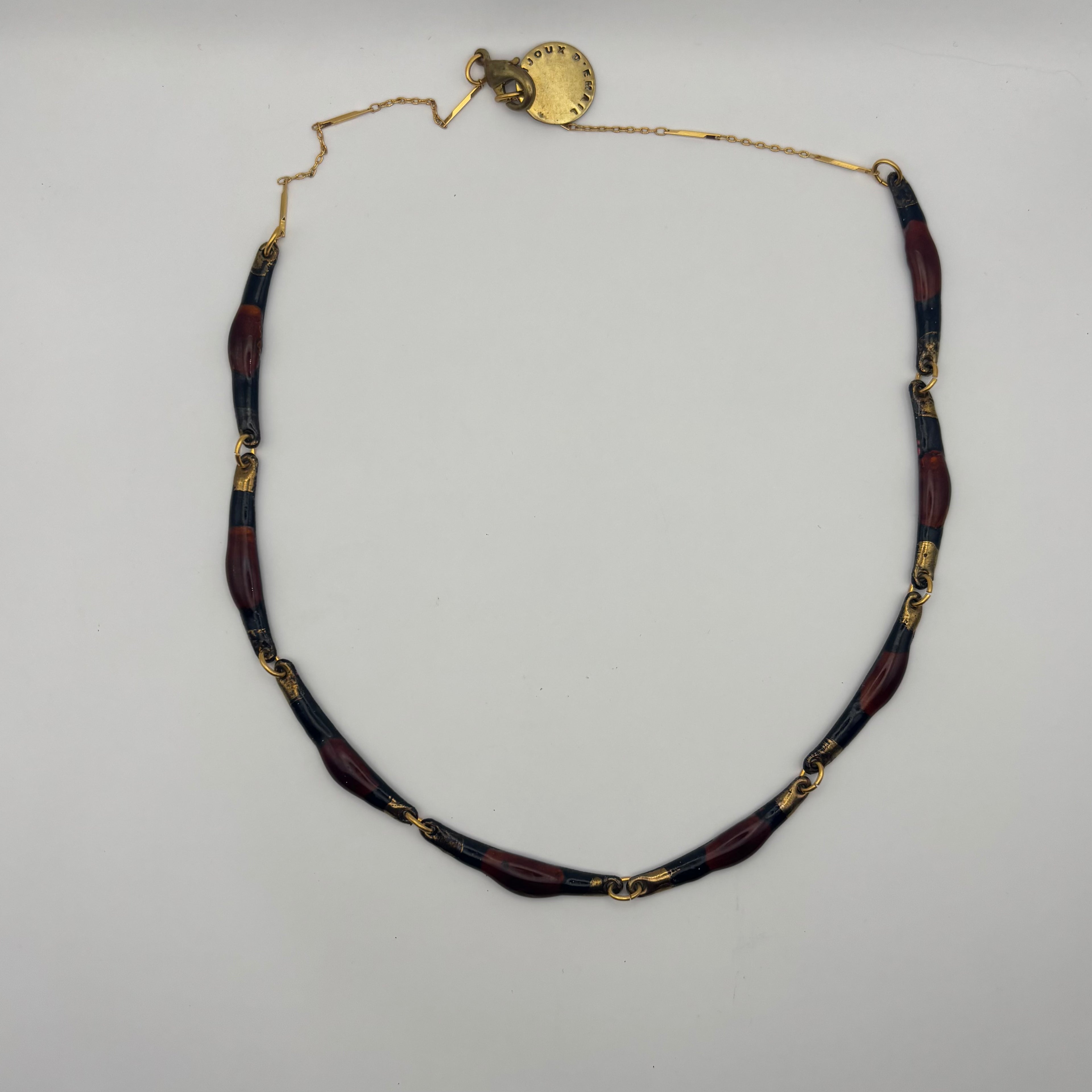 Le collier numéro Un Rubis