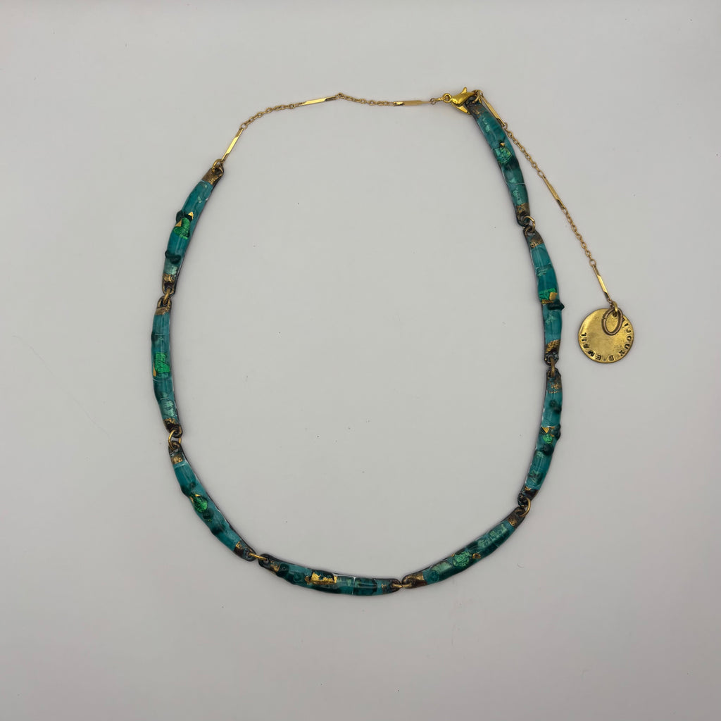 Le collier numéro Un Vert