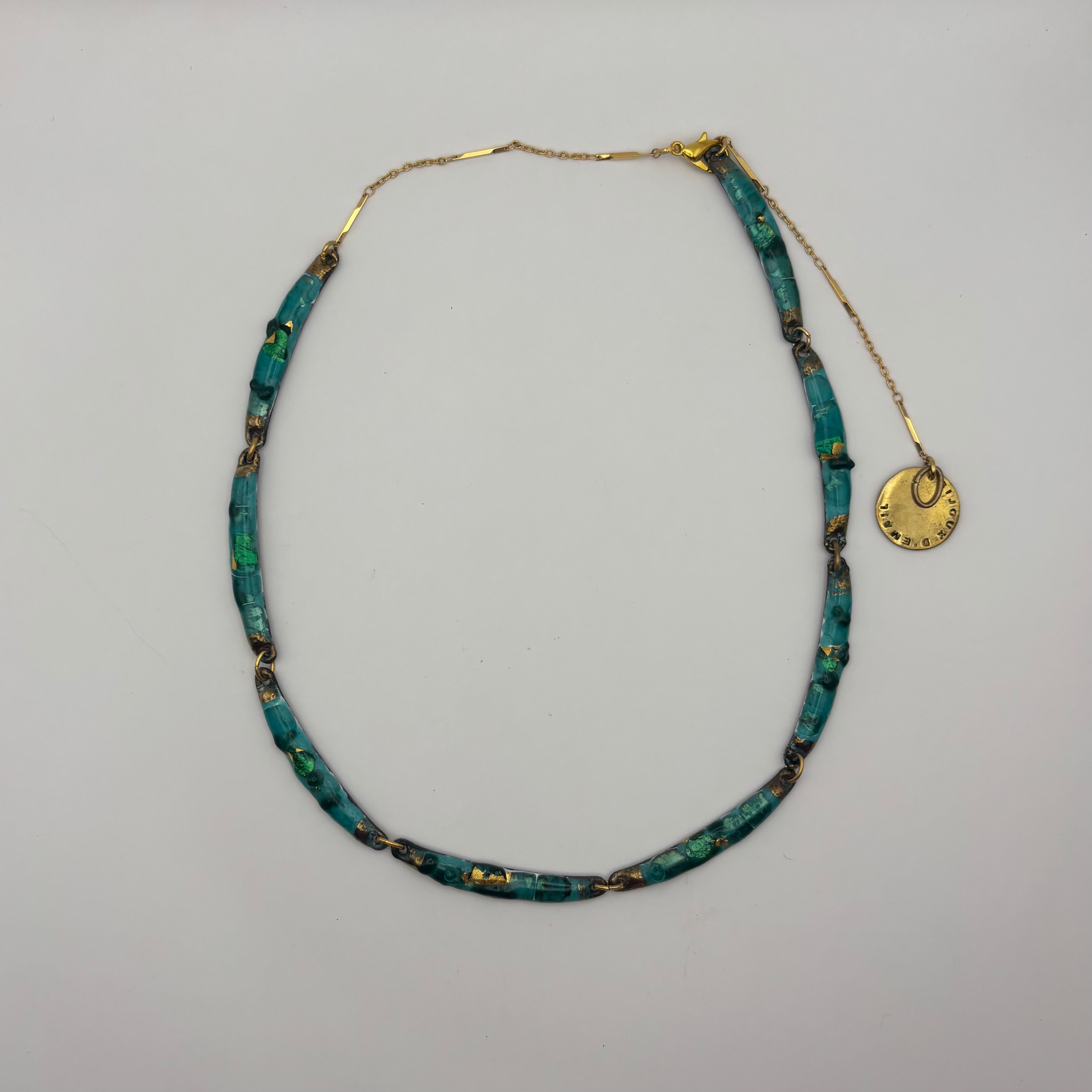 Le collier numéro Un Vert