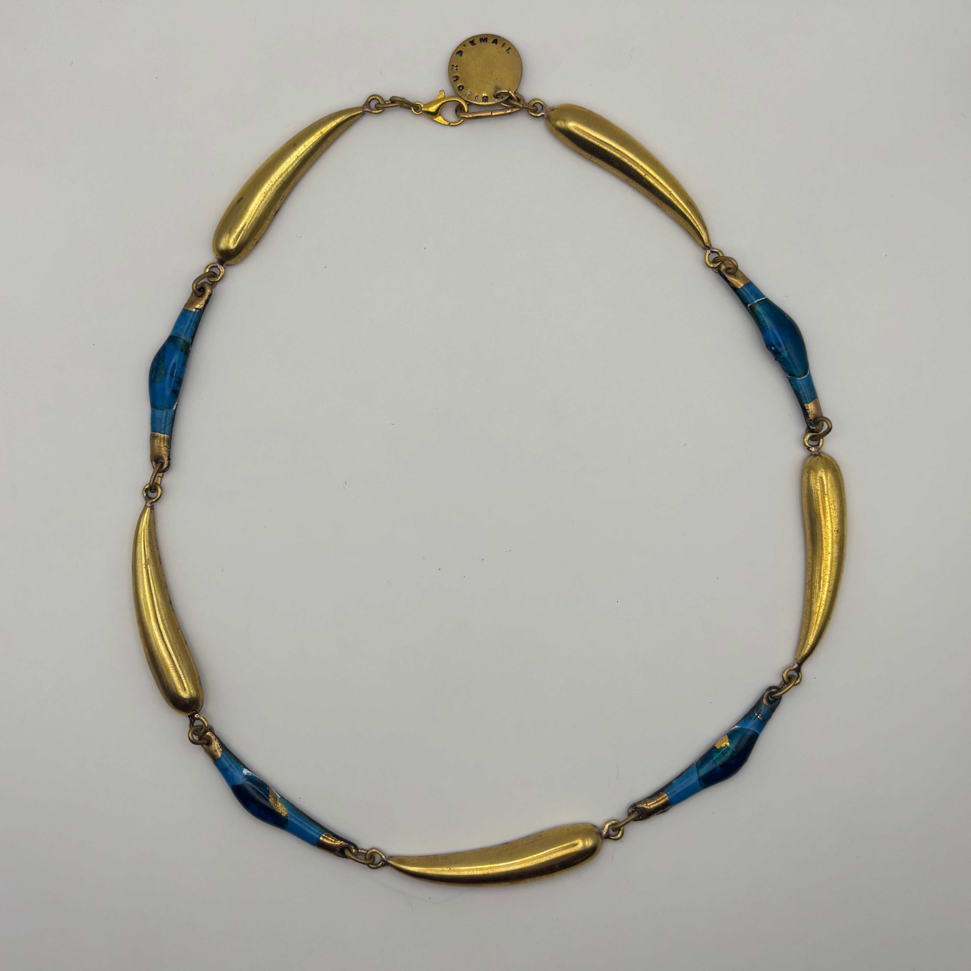 Le numero quatre bleu océan