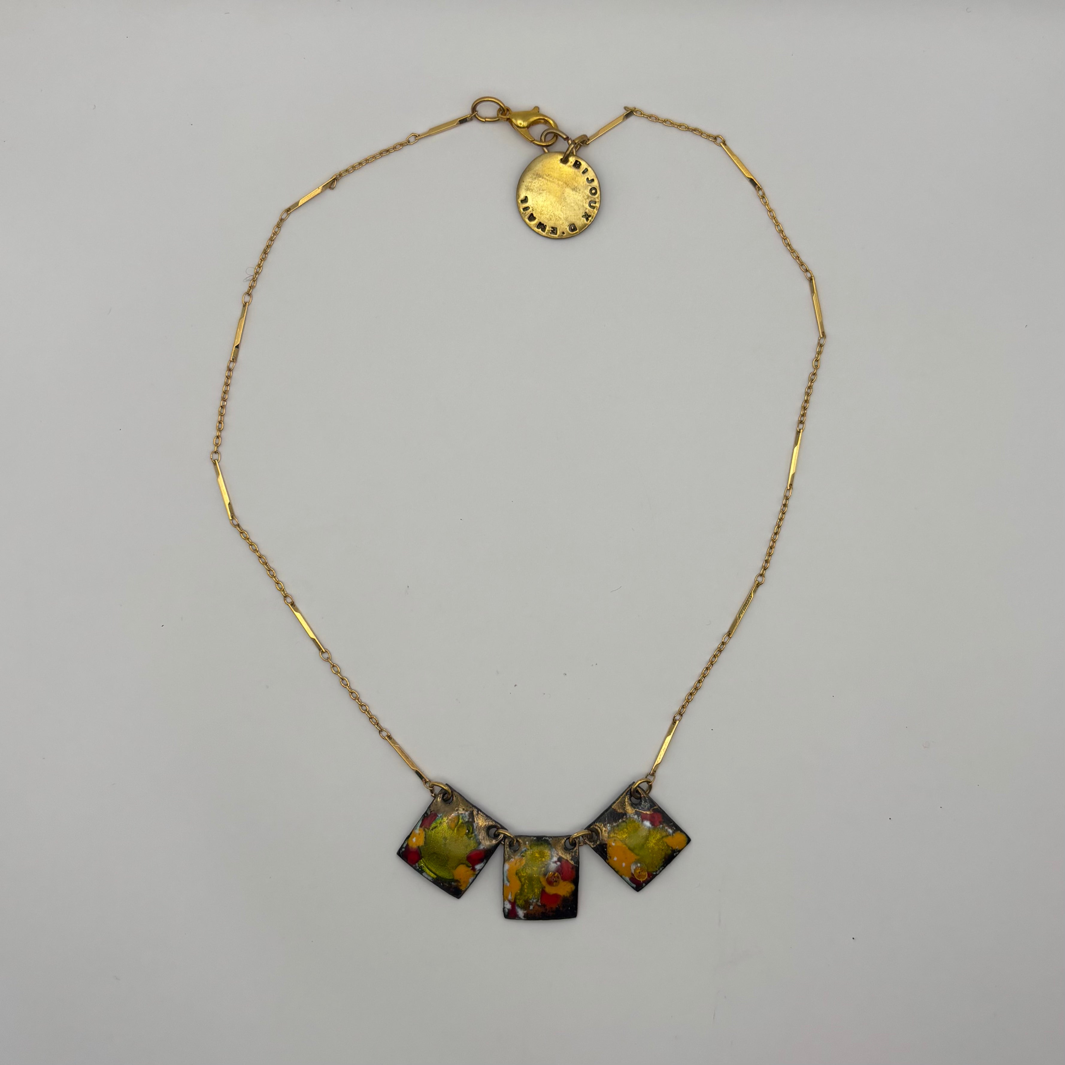 Le collier petit carré