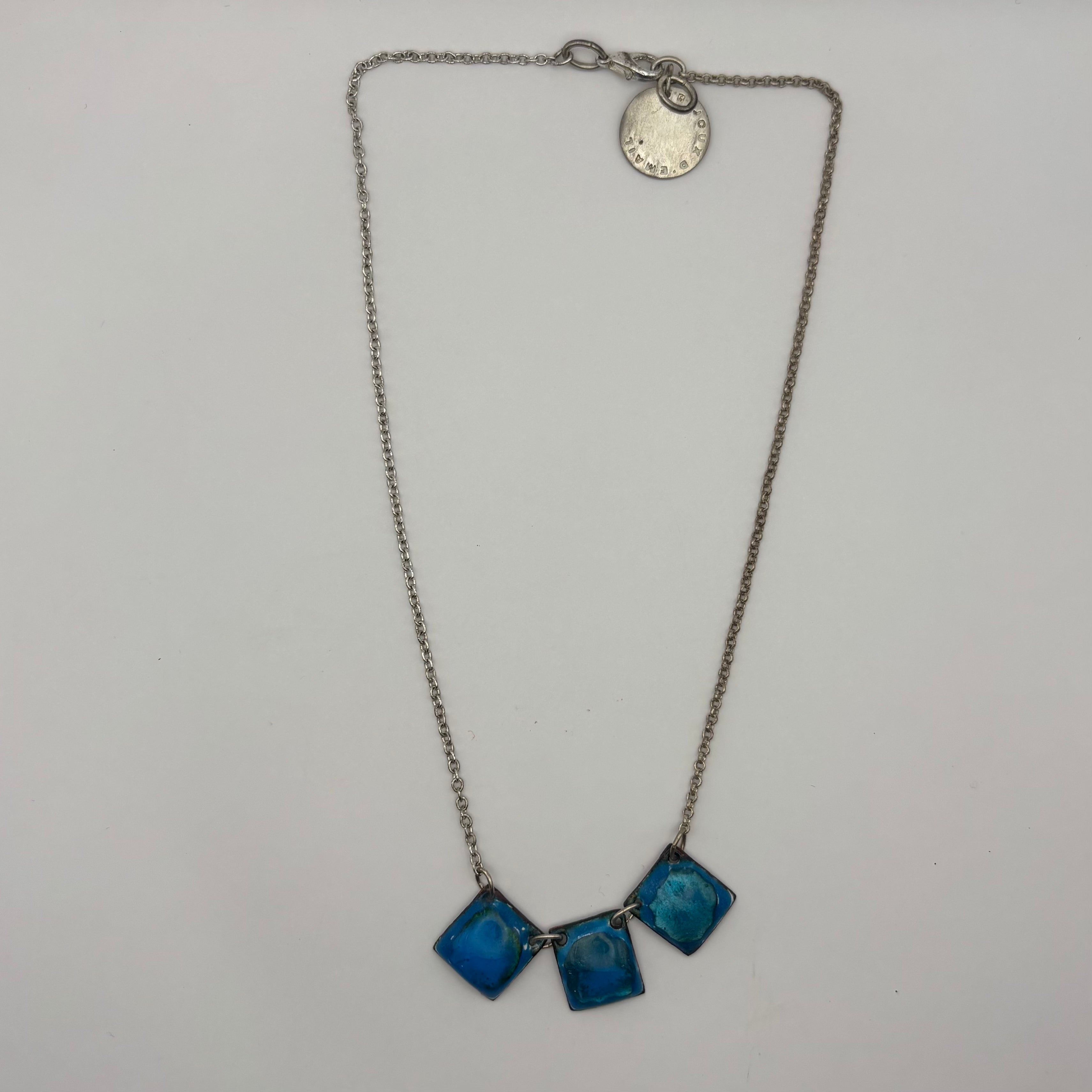 Le collier petit carré