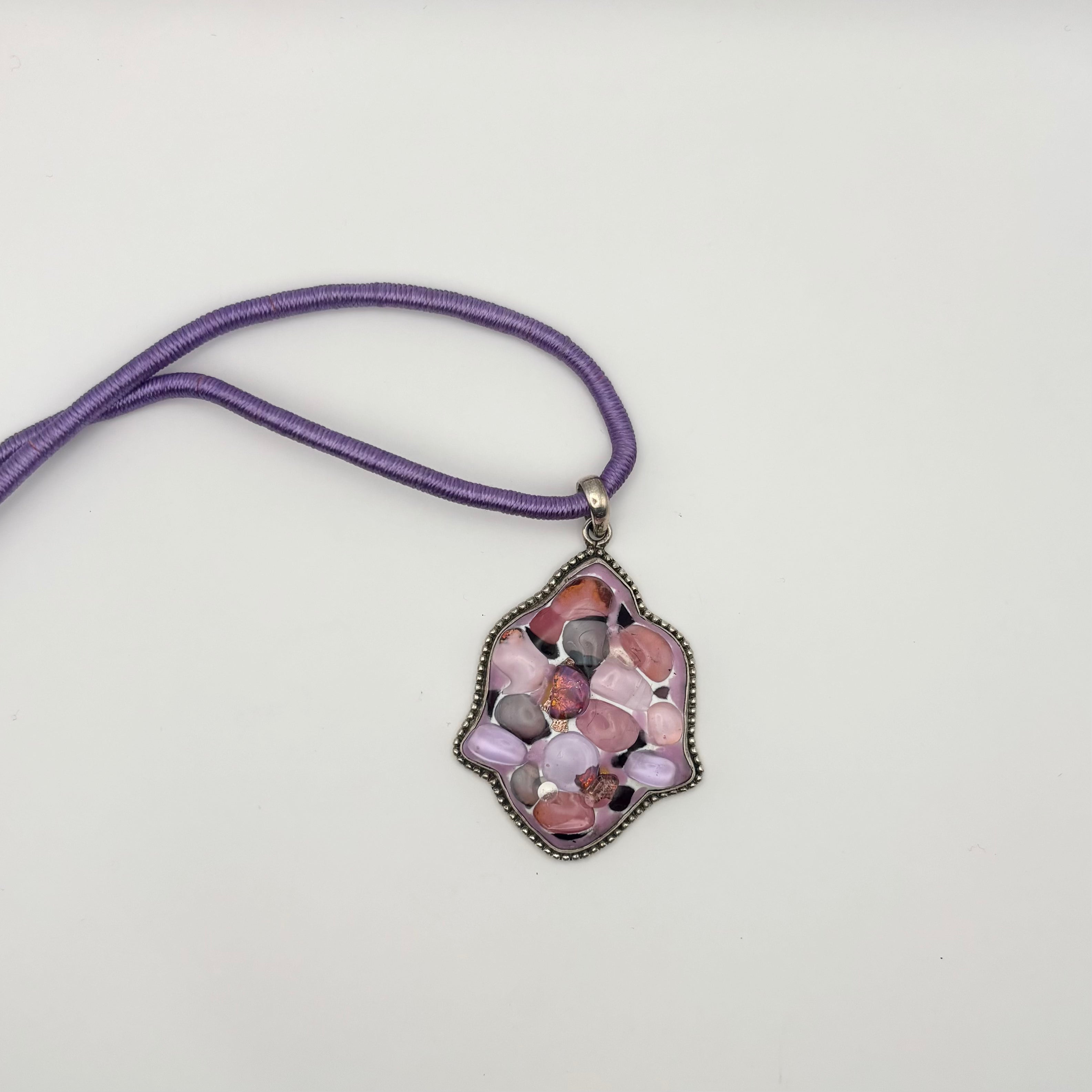 Le pendentif Fatma serti d'argent